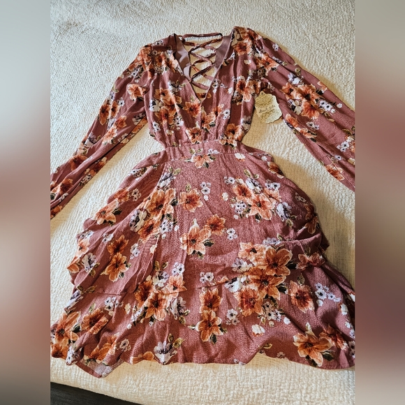Long Sleeve, open back, floral Altar'd State Dress - Picture 1 of 2